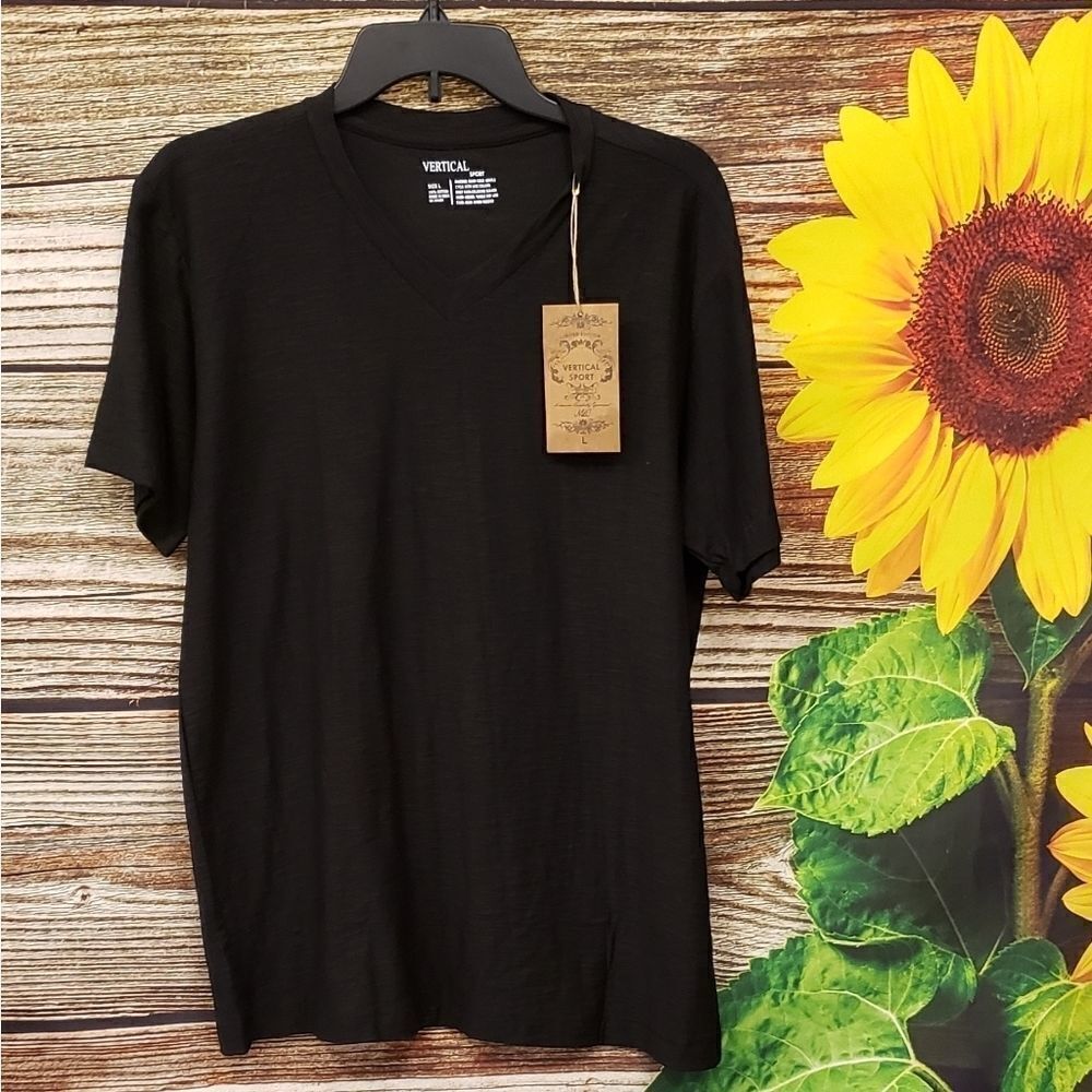 Vertical Sport V-neck tee size large NWT black ⚫